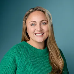 Headshot of Alisha Glennon