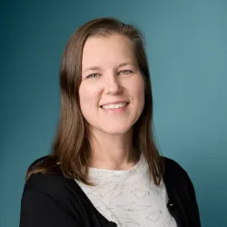 Headshot of Carrie Robison