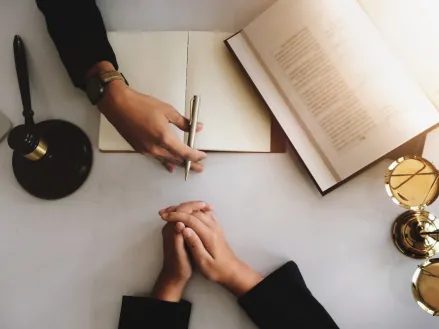 lawsuit justice lawyers plaintiff defendant in courtroom