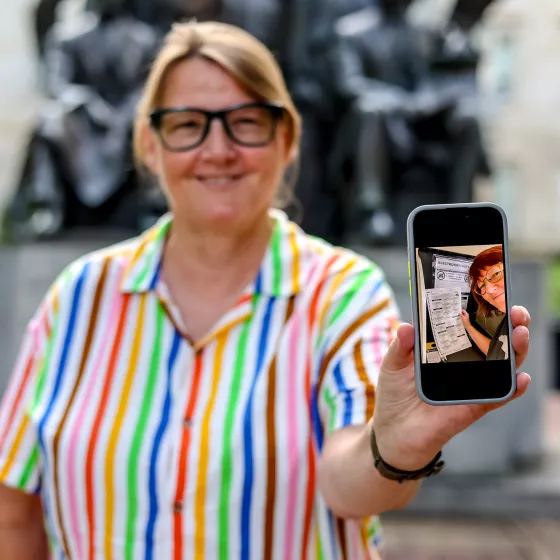 Photo of FIRE plaintiff Susan Hogarth holding up her phone showing her ballot selfie